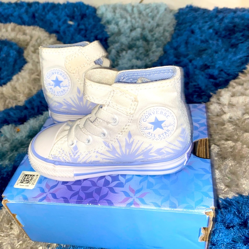 Brand New Frozen Converse 5c